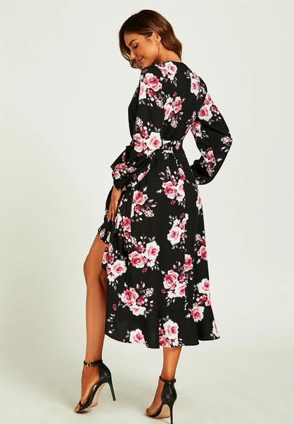 Дамска рокля с флорален принт в черен цвят